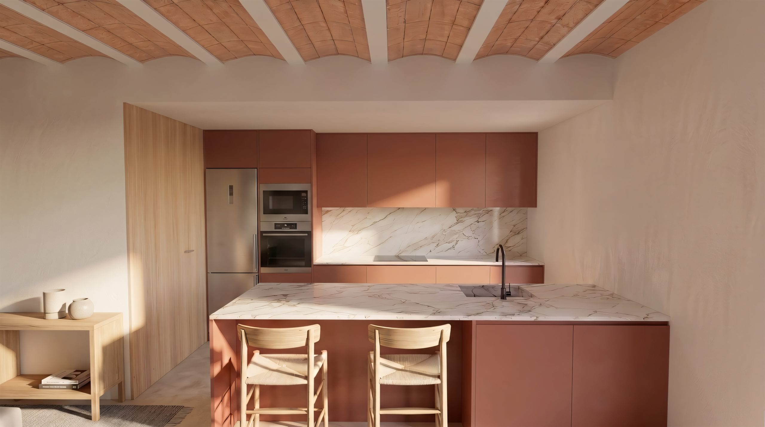 Cuina amb illa, frontal de marbre, columna de forn i microones i nevera integrada.
